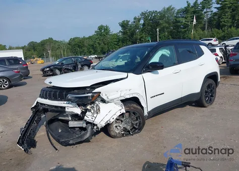 2024 Jeep Compass Latitude 4X4 from USA, damaged, VIN 3C4NJDBN9RT592632